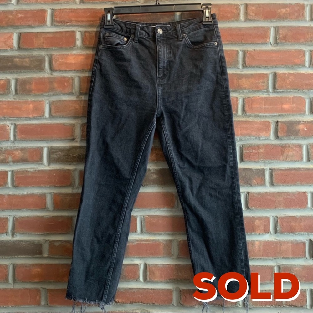 TOPSHOP MOTO CROPPED DISTRESSED JEANS